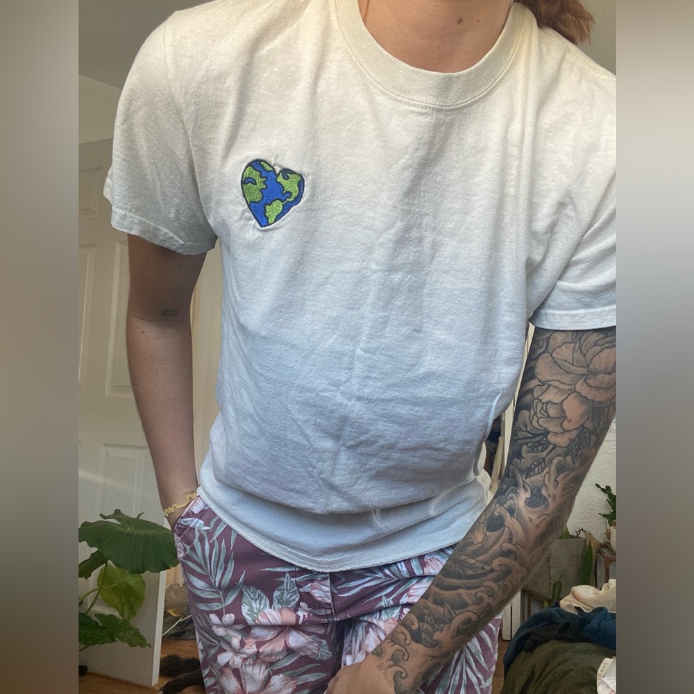 earthy tee